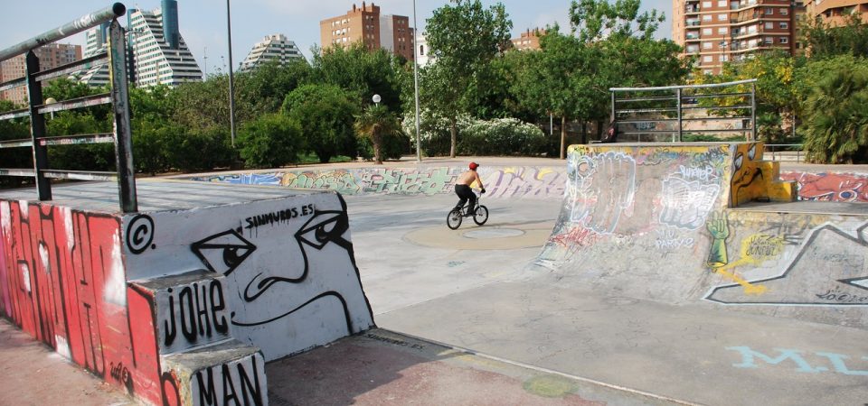 Skateboarding y Biking