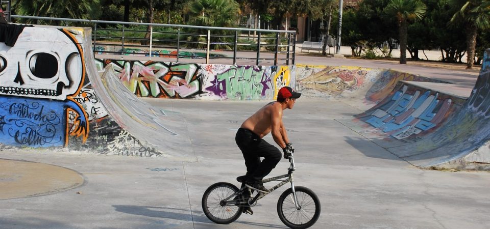 Skateboarding y Biking