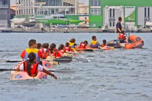 La Escola Municipal Vela Valencia y Grupo Dominguis, con los niños de Save The Children