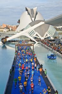 Meta del Maratón en la Ciudad de las Artes y Ciencias.