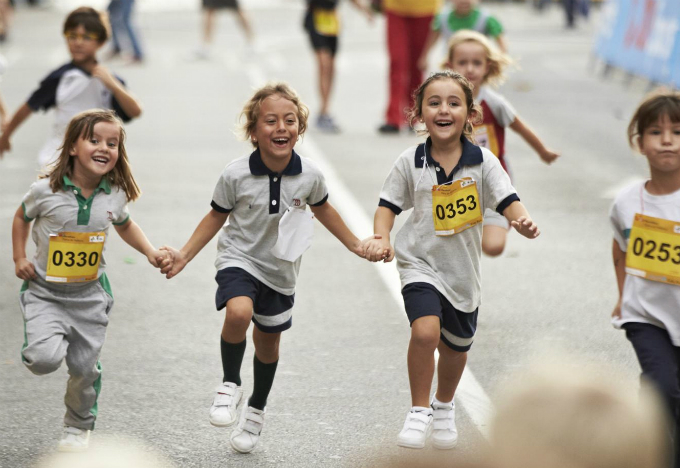 túnel apilar colisión Carreras infantiles para menores de 12 años en el regreso del XI Circuito  en la Universitat de València - Fundación Deportiva Municipal Valencia