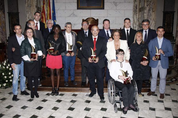 Premis al Mèrit Esportiu 2014. Foto de família amb els guardonats
