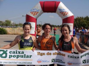 Podium femenino en Pinedo.