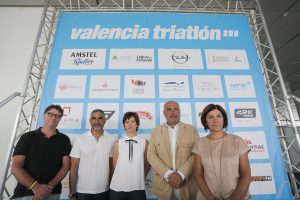La Marina Real acoge la sexta edición de un Valencia Triatlón de marcado carácter popular