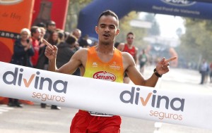 Mohammed Mohattane s'ha adjudicat el triomf després de creuar l'arc de meta en un temps de 17:39