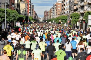 Barzola y Ayachi vencen una 15K Valencia Abierta al Mar con 5.695 corredores