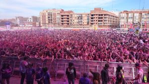 8.000 personas disfrutan de la Holi Run en una fiesta del deporte, el color, la música y la diversión