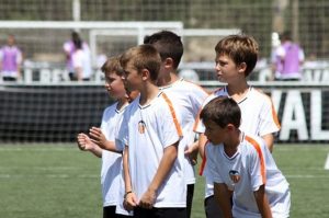 La Asociación de Futbolistas del Valencia organiza, en colaboración con la FDM la escuela de verano ‘Futbol per a tots’