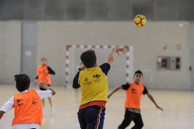 La Fundación Deportiva Municipal ofrece 24 disciplinas deportivas en un programa que garantiza la calidad de la enseñanza a los menores de entre 4 y 18 años y que el pasado curso tuvo 6.500 alumnos