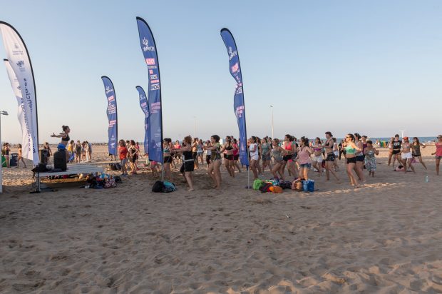 Este verano… ¡ejercítate en la playa con nuestras actividades gratuitas!