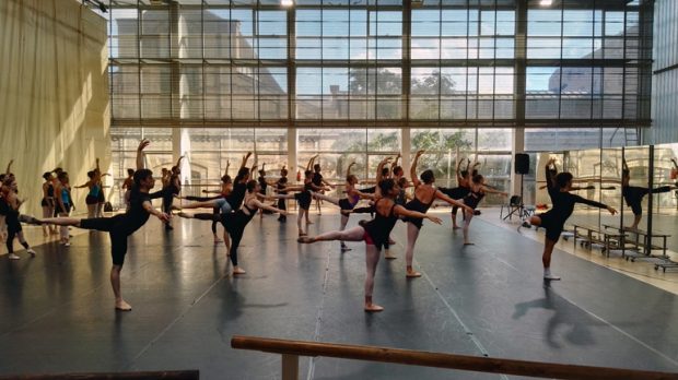 Estudiantes de danza de todo el mundo se dan cita en el Complejo Deportivo y Cultural Petxina
