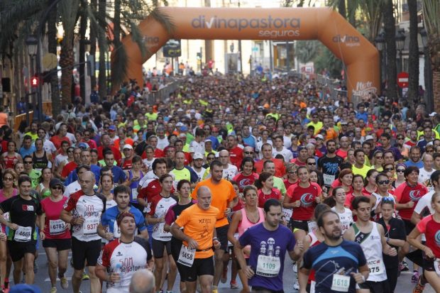 La IX Volta a Peu de les Falles del Circuito de Carreras Populares recorrerá este domingo el centro histórico de València