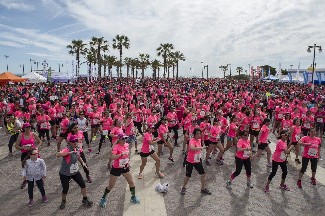 A las miles de corredoras que iban cruzando la meta también les esperaba un gran festival de fitness y aeróbic