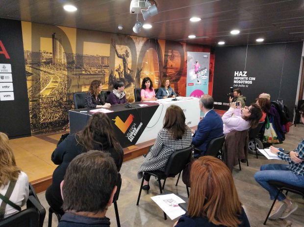 Durante el acto de presentación de la Carrera de la Mujer Central Lechera Asturiana 2019..