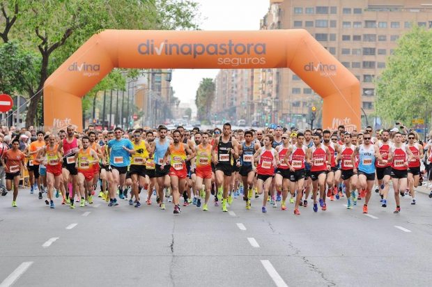 Més de 5 000 corredors travessen la meta en la Carrera José Antonio Redolat