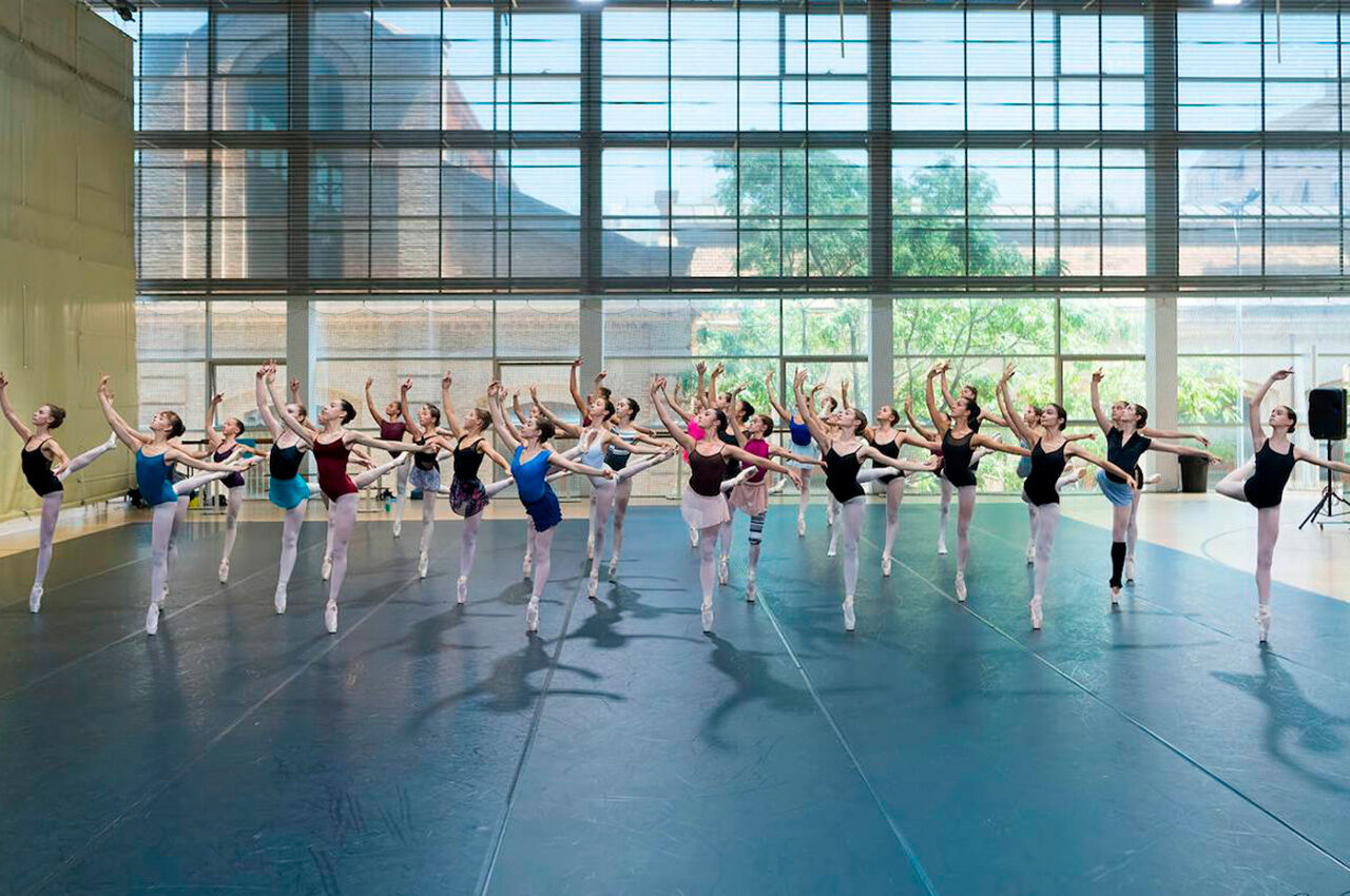 110 bailarines disfrutan y aprenden en Petxina con el Campus Internacional Valencia Danza