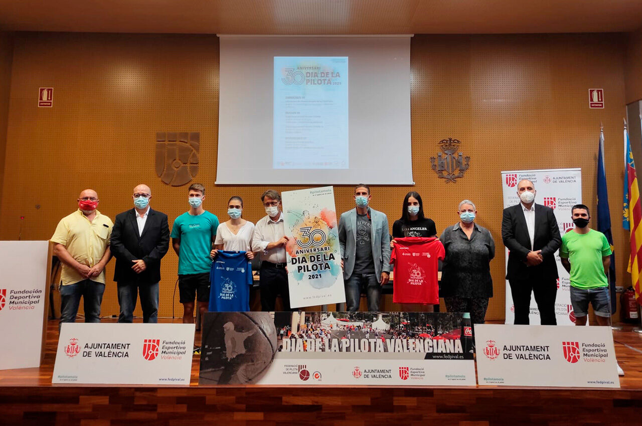 La Fundación Deportiva Municipal del Ayuntamiento de València ha acogido hoy la presentación del programa de actos