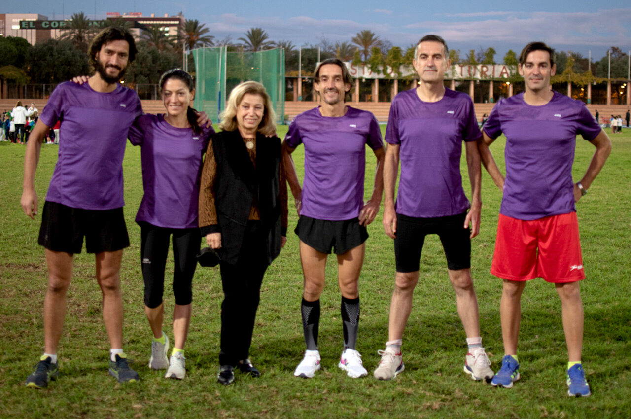 Siete hermanos correrán juntos el Maratón Valencia. Los hermanos han organizado este reto en homenaje a su padre, fallecido el pasado verano a causa del alzhéimer y cuentan con el apoyo de la Fundación Deportiva Municipal del Ayuntamiento de Valencia. La iniciativa incluye la recaudación de fondos para AFAV a través de la plataforma Mi Grano de Arena