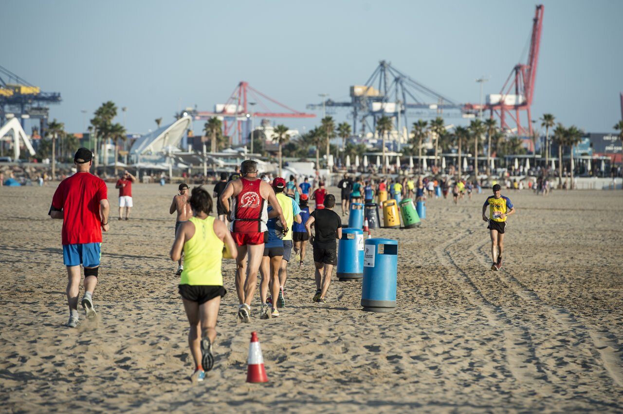 El Circuito de Carreras Populares viaja a las arenas de la Malvarrosa y Cabanyal con la 3ª Volta a Peu Runners Ciutat de València