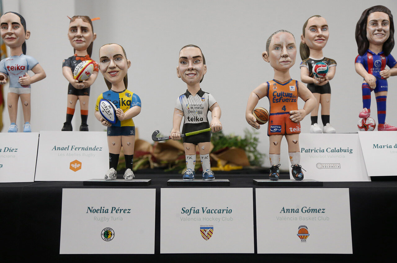 Les capitanes de “Juegan ellas, ganamos todos” ja tenen el seu ninot faller