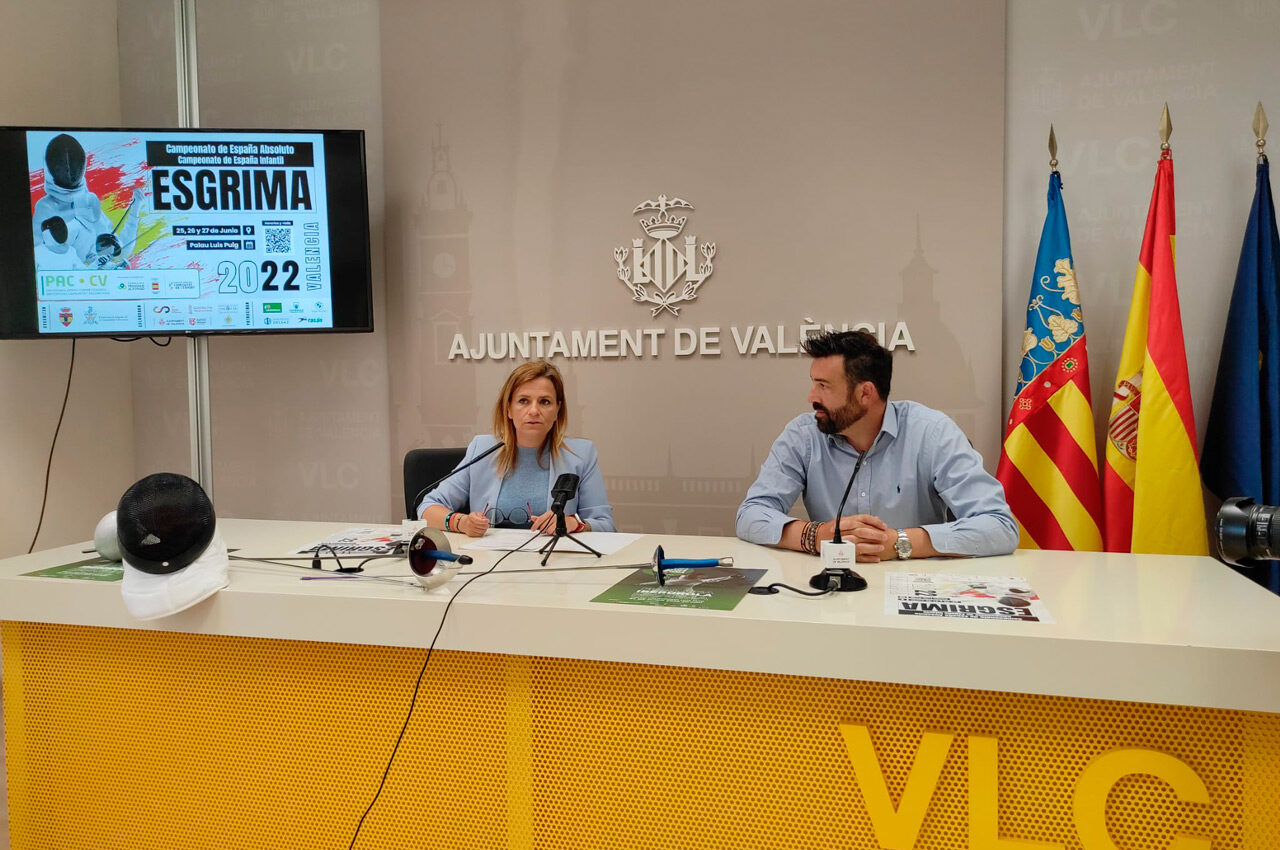 La regidora d'Esports de l'Ajuntament de València, Pilar Bernabé, ha presentat el Campionat Nacional Absolut i Infantil d'Esgrima 2022
