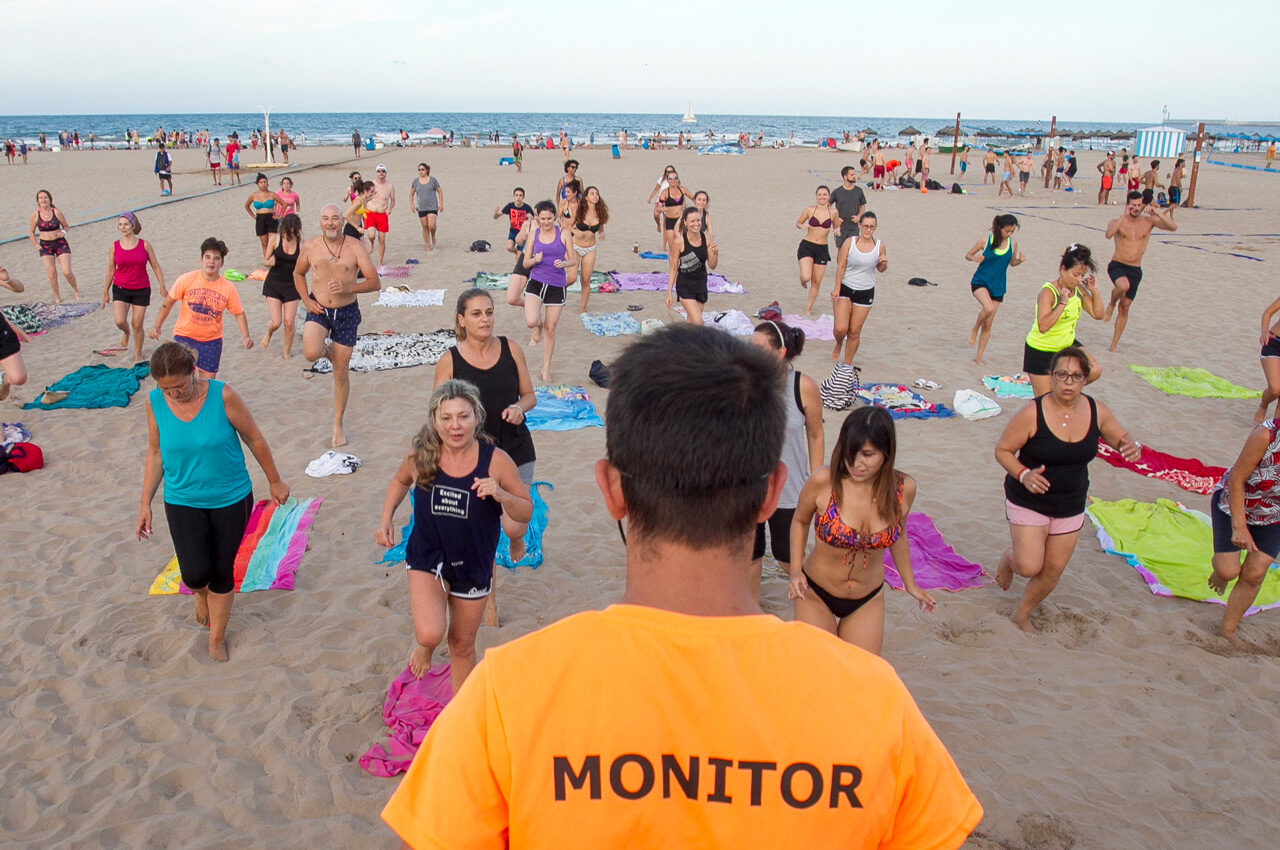 Este verano, haz deporte ¡y gratis! en la playa de la Malvarrosa
