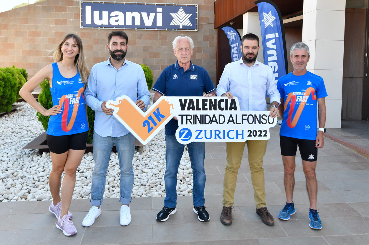 El Medio Maratón Valencia Trinidad Alfonso Zurich ha presentado la camiseta Luanvi que recibirán los 20.000 participantes de la carrera en la próxima edición