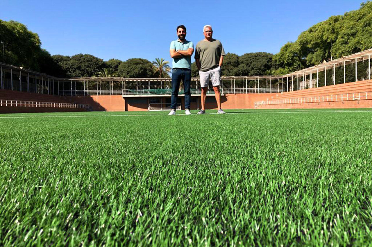 La Fundación Deportiva Municipal renueva el césped del campo del Estadi del Túria del Tram III