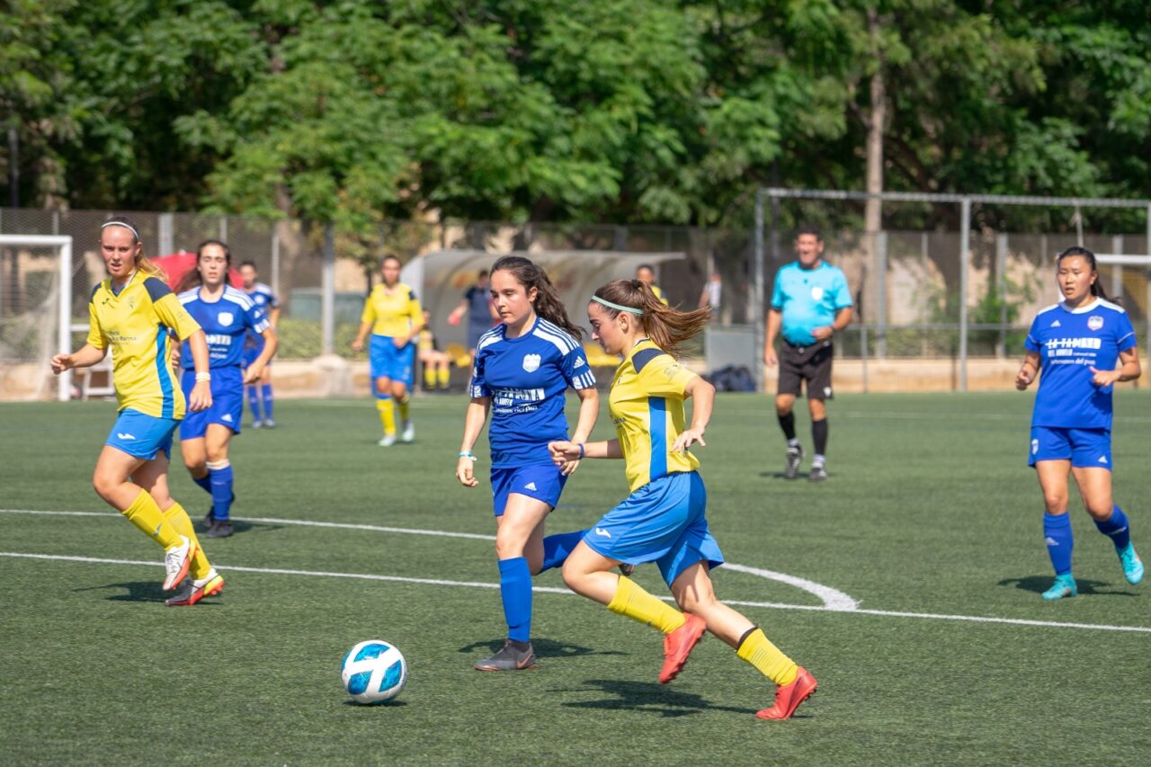 La tercera edició d'aquest torneig de futbol base femení arranca aquest dijous 6 d'abril en cinc camps de futbol de la Fundació Esportiva Municipal