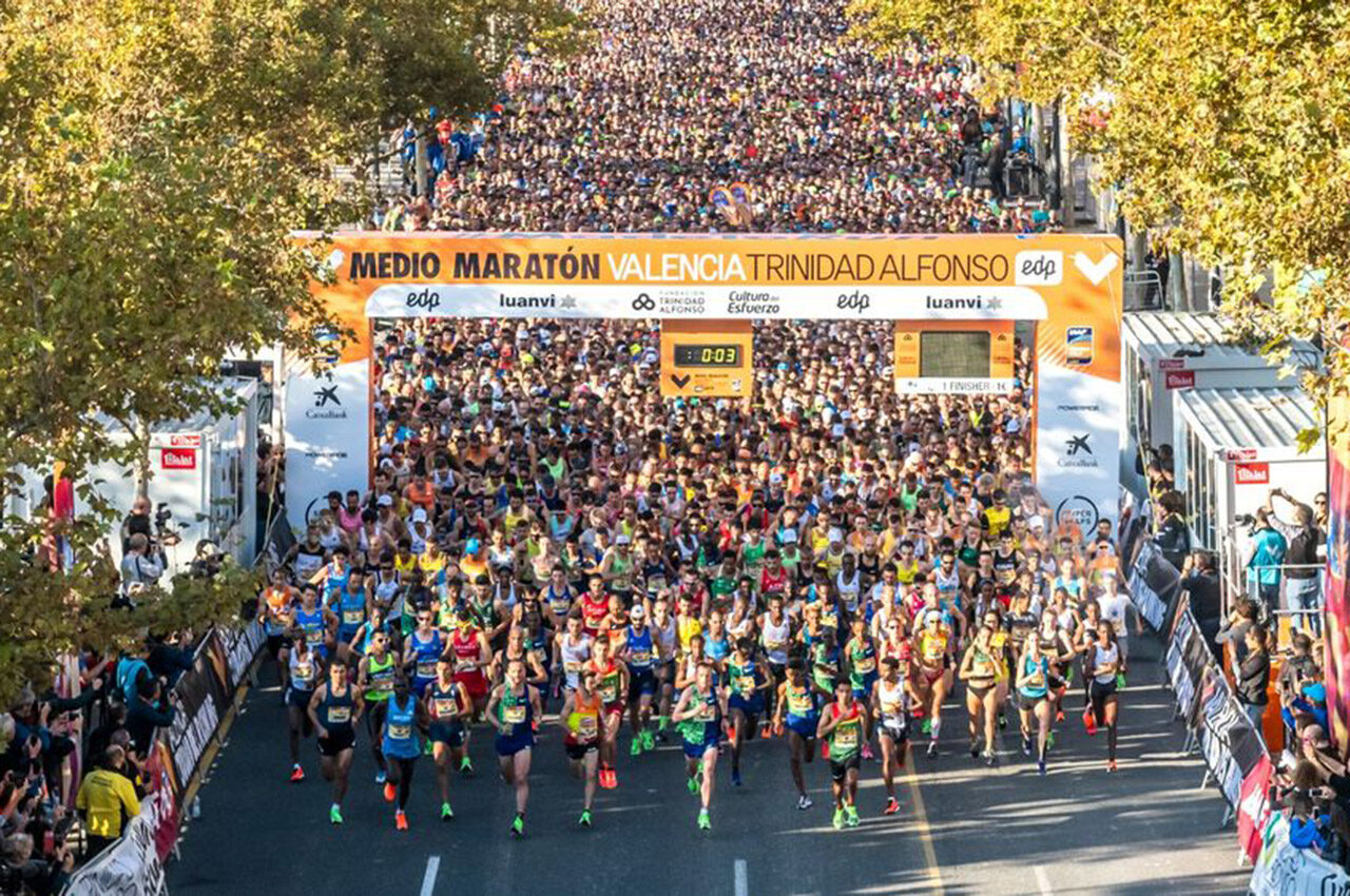El Medio Maratón Valencia Trinidad Alfonso Zurich ha presentat la seua 31 edició que tindrà lloc diumenge que ve 23 d'octubre i que reunirà per primera vegada 20.000 corredors populars