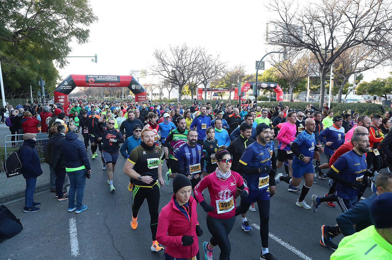 4.000 corredores desafían al frío en la Carrera Galápagos. Zakaria El Maataoui y Elia Fuentes se llevan la victoria en la primera prueba del 2023