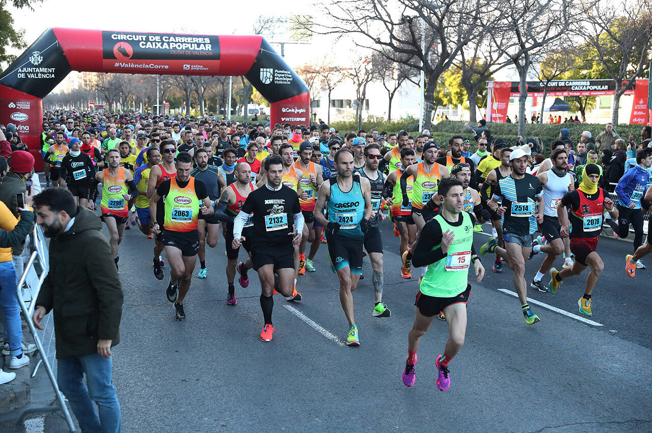 Els carrers de Mestalla i Gran Via acullen la IV Volta a Peu Runners Ciutat de València amb homologació 5K 