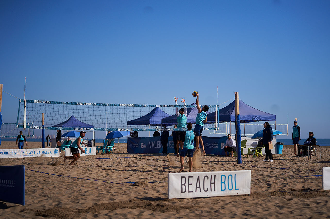 La instalación de vóley playa de la Malvarrosa permanecerá abierta durante casi todo el año 