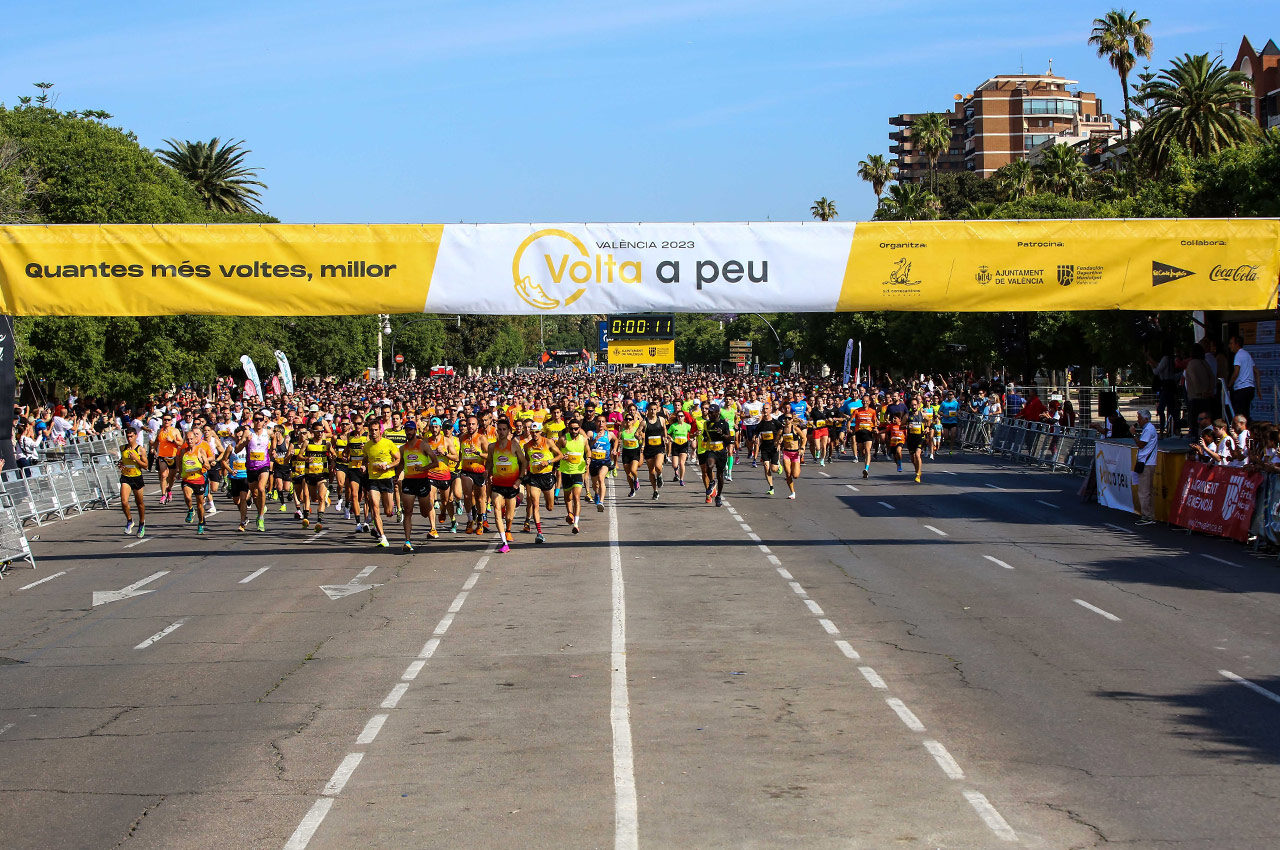 Más de 6.200 personas disfrutan de la gran fiesta de la Volta a Peu València