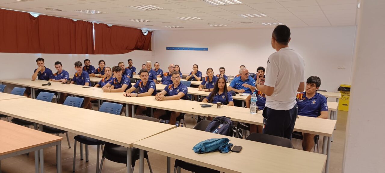 Un aspecto sobresaliente del nuevo centro es la inclusión de cursos de formación de entrenadores de esgrima, parte integral de las enseñanzas de régimen especial amparadas por la Conselleria de Educación