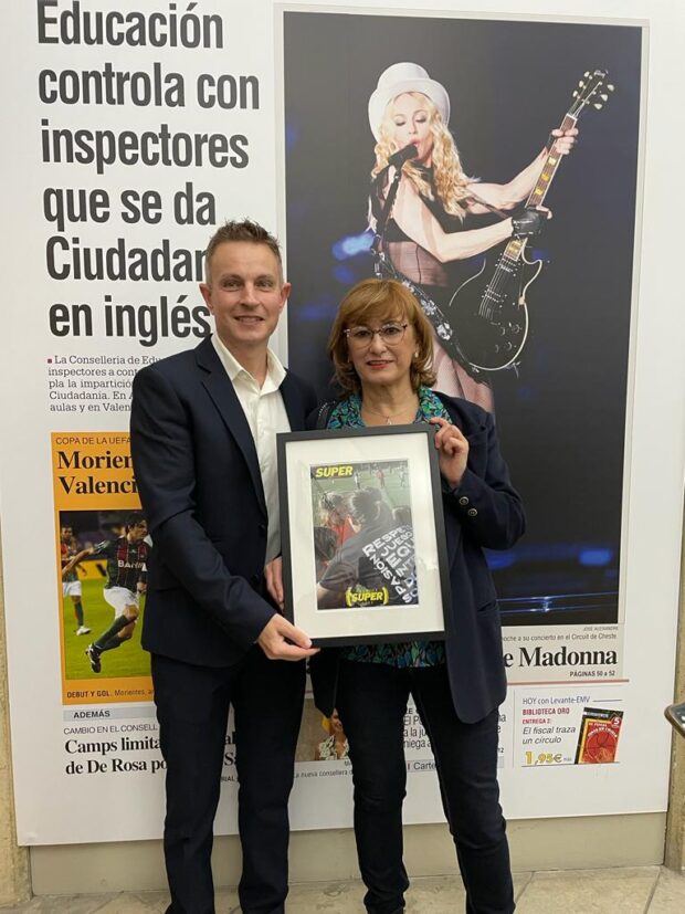 Dicho premio fue recogido por Rafa Aleixandre y Mª Eugenia Hernández, en representación de los 255 trabajadores tanto de oficinas como de los polideportivos.