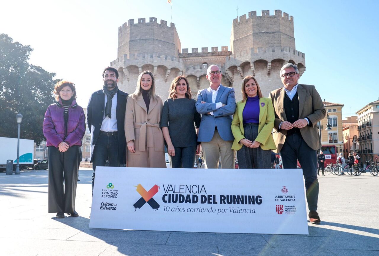 El acto se ha celebrado frente a las Torres de Serranos y han asistido la Alcaldesa de Valencia, Mª José Catalá; Juan Miguel Gómez, director de la Fundación Trinidad Alfonso; la concejala de Deportes del Ayuntamiento de València, Rocío Gil; los exconcejales de Deportes del Ayuntamiento de València, Javier Mateo, Pilar Bernabé, Maite Girau  y Cristobal Grau