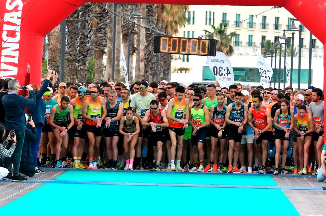 Nacho Giménez y María Ureña, ganadores de la 15K Valencia Abierta al Mar