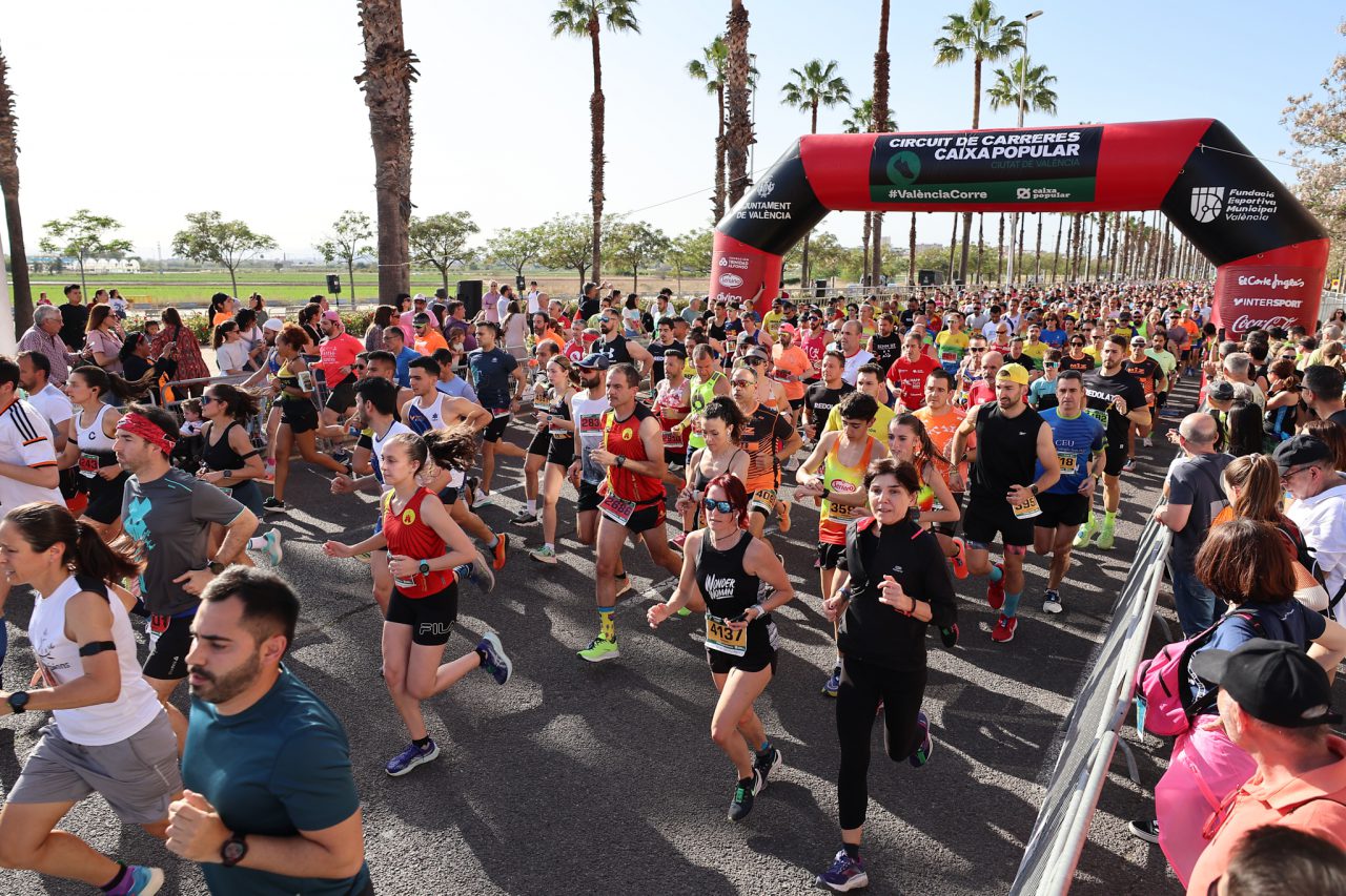 Més de 5.000 runners recorren el barri de Sant Pau en la 5a Volta a Peu per la Discapacitat
