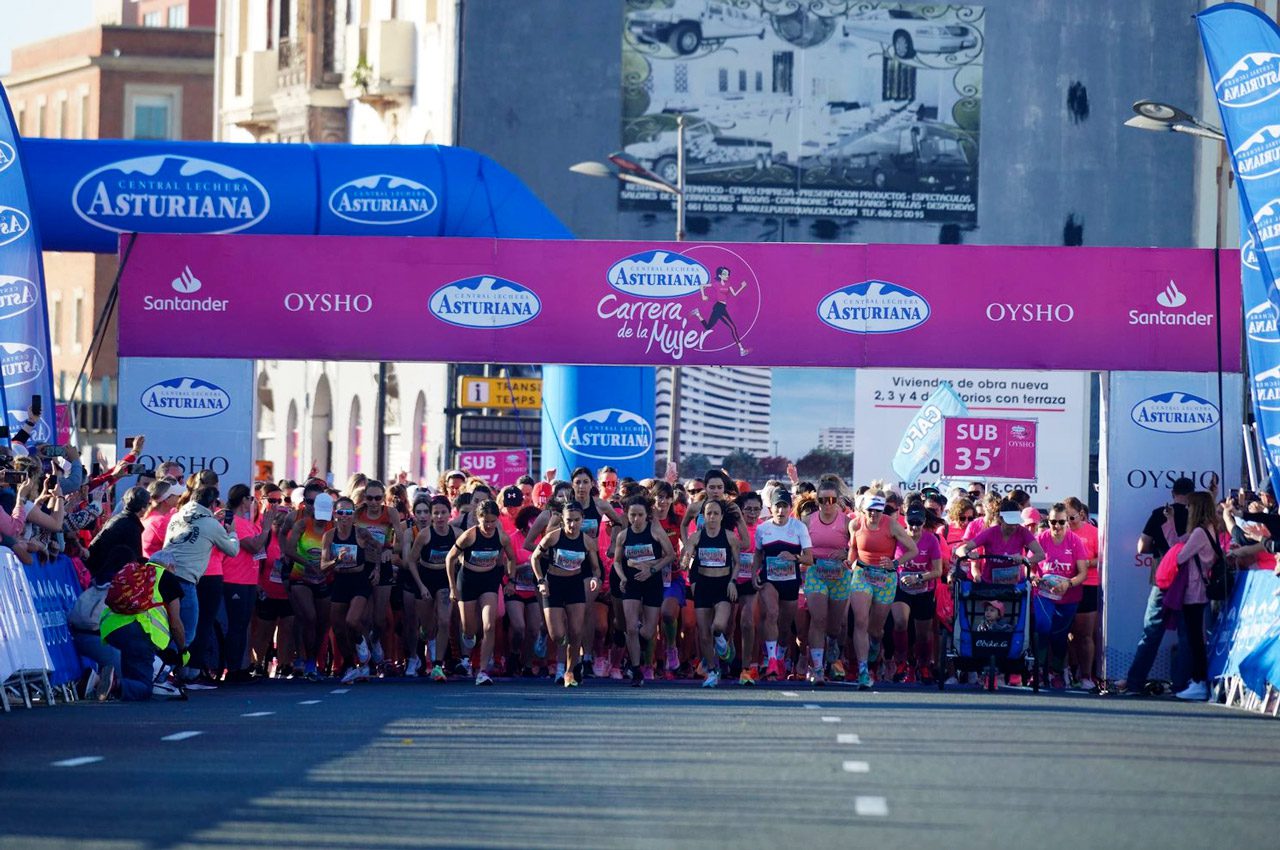 La Carrera de la Dona ompli de rosa els carrers de València amb prop de 8.000 participants