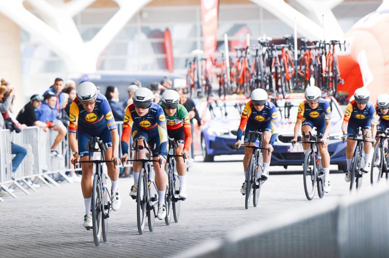 El equipo LIDL-TREK gana la primera etapa de La Vuelta Femenina en Valencia