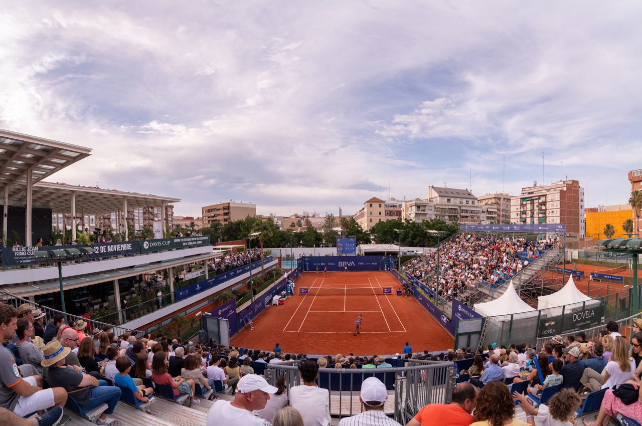 Elina Avanesyan, Mayar Sherif, Sara Errani, la medallista de bronce en Tokyo Laura Pigossi, así como las españolas Jessica Bouzas o Nuria Párrizas competirán en las instalaciones del Sporting Club de Tenis