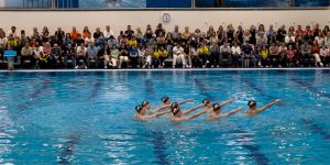 La selecció nacional de natació artística es dona un bany de multituds en Nou Moles