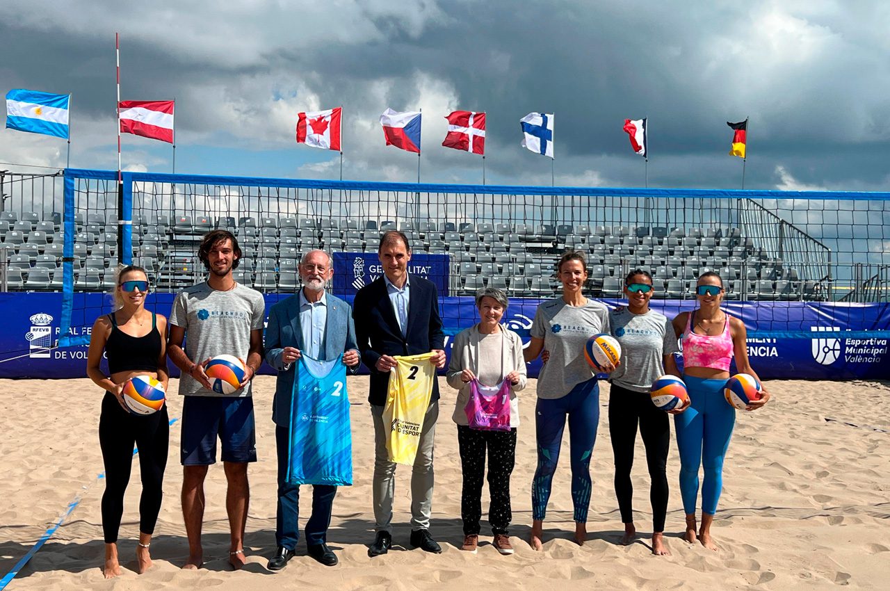 València inaugura el circuit mundial Beach Pro Tour Future de voleibol de platja amb la presència de 24 de les millors parelles del rànquing internacional