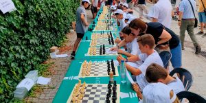 Una gran simultánea, fin de fiesta de las Escuelas Deportivas de Ajedrez 2025