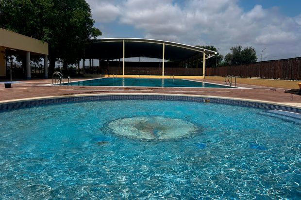 Estará abierta hasta el 31 de agosto y será una de las pocas piscinas de la zona afectada con la piscina en funcionamiento. Foto tomada el día 09-07-2025