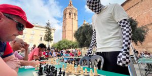 Èxit rotund de les partides simultànies del Rei Enigma en la Plaça de la Reina de València