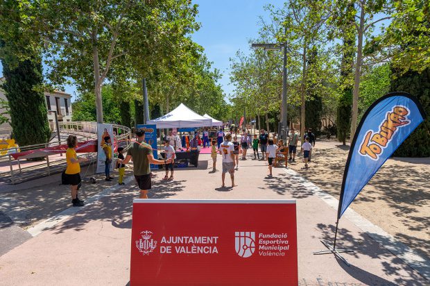La Fundació Esportiva Municipal organiza a l’ Instal·lació Esportiva Elemental Parque Lineal la iniciativa que promou l'activitat física i l'esport en família