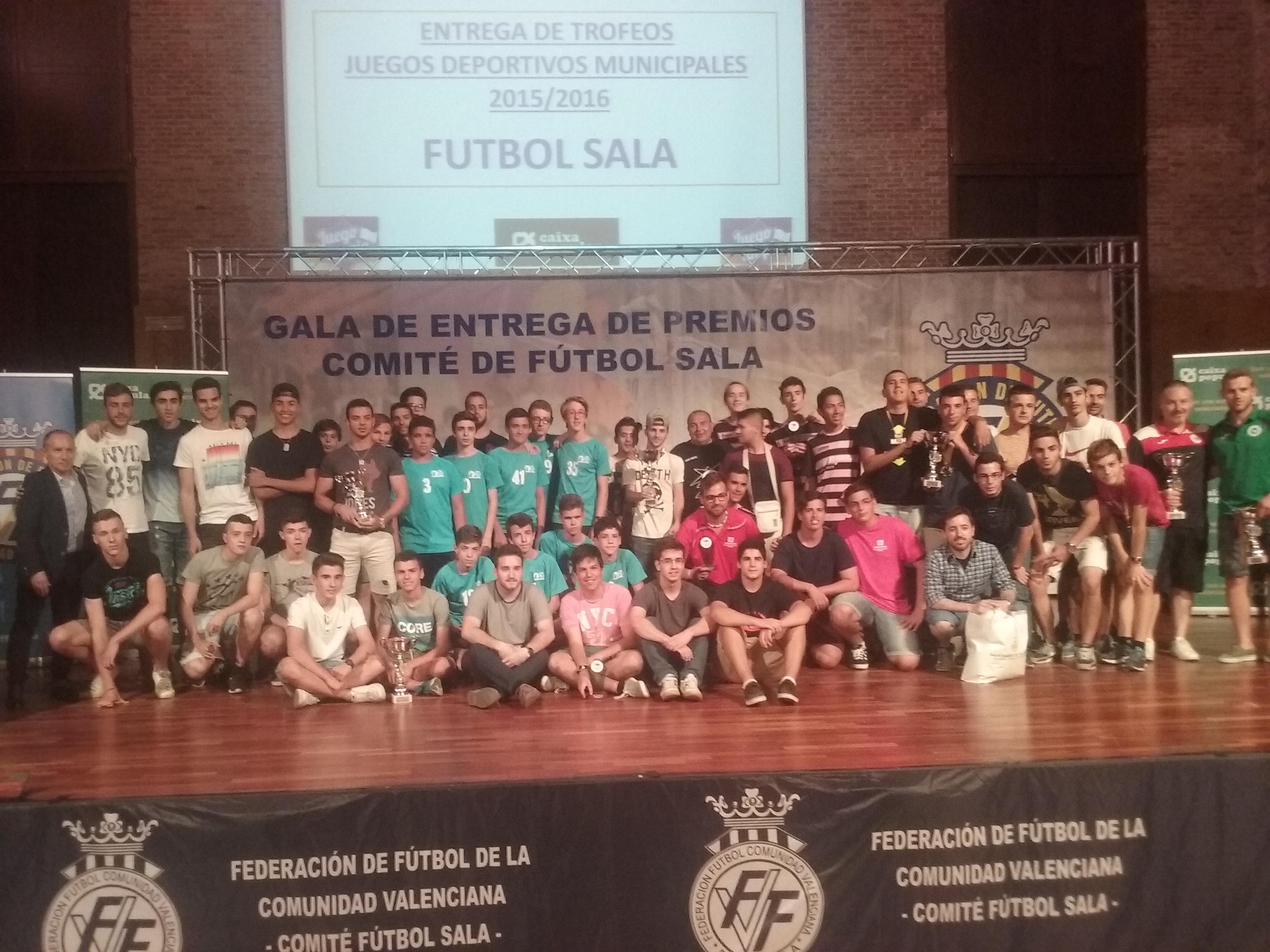 La Federación de Fútbol de la Comunidad Valenciana entrega los Trofeos al Juego Limpio de fútbol-sala de los Juegos Deportivos Municipales - Deportiva Municipal Valencia