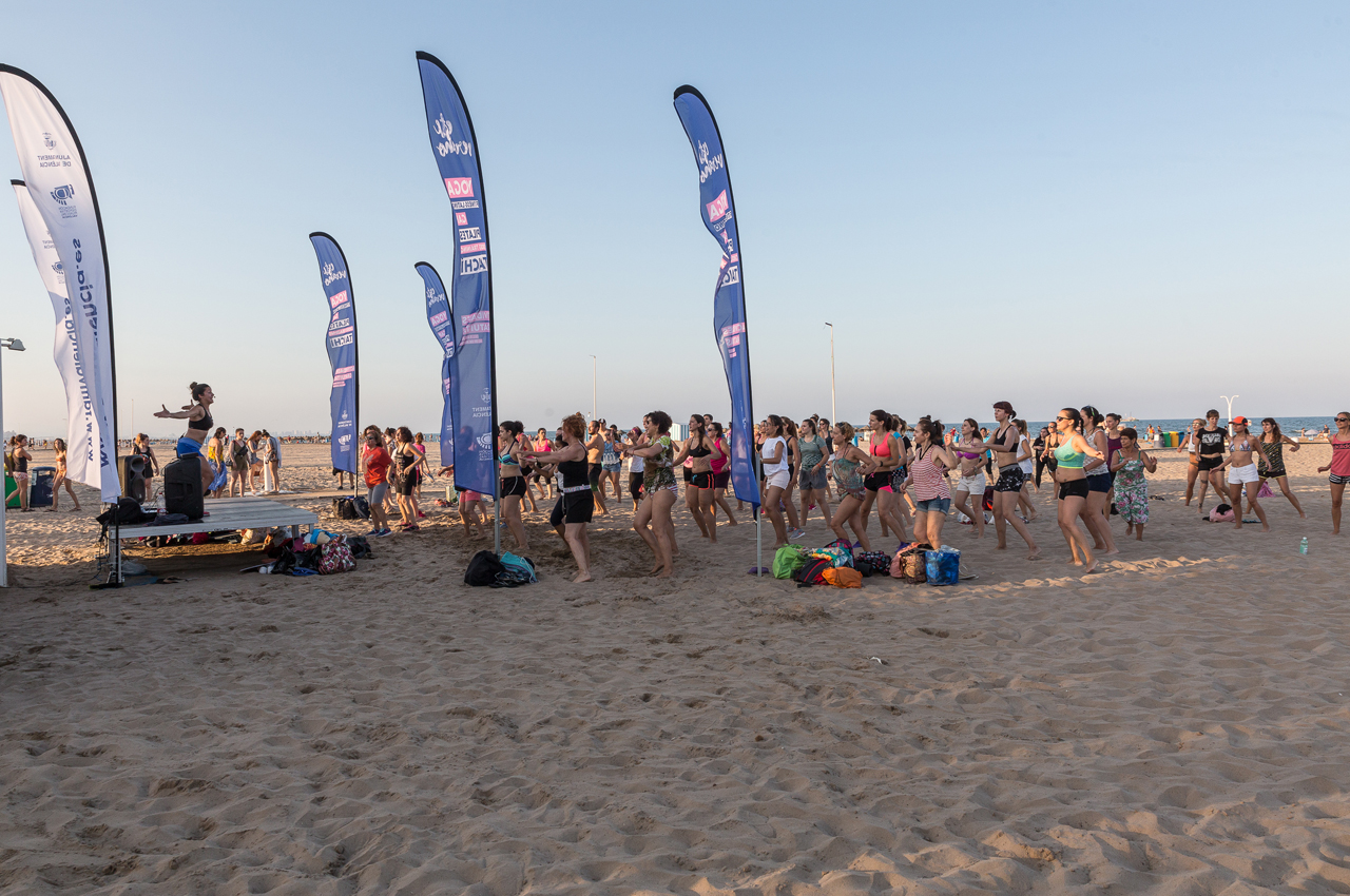 Este verano… ¡ejercítate en la playa con nuestras actividades gratuitas
